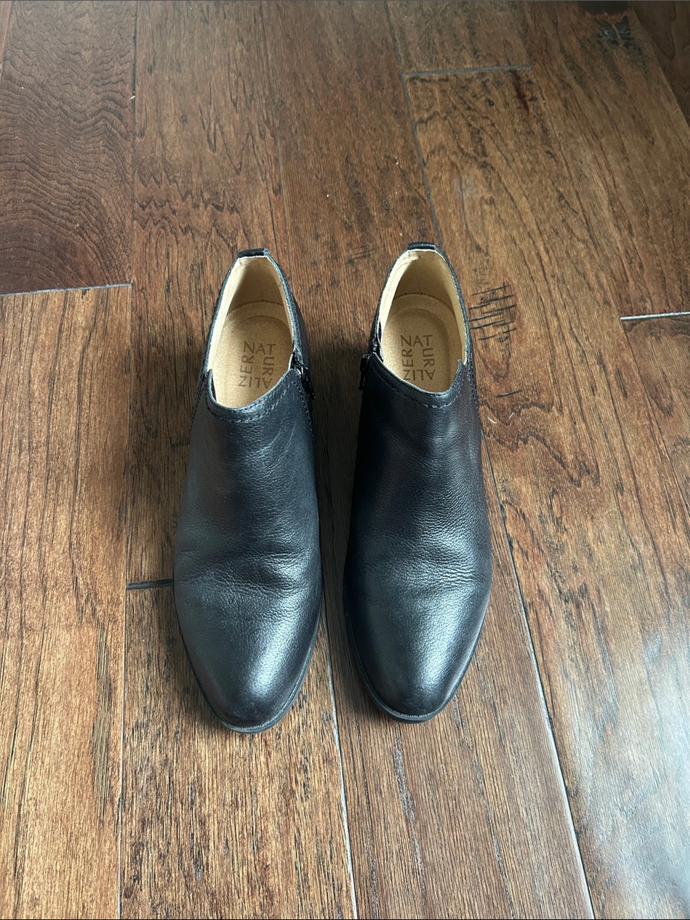Naturalizer women’s 9.5 Naturalizer Black Leather Slip-On Booties
